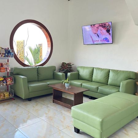 Urbanview Hotel Sakura Kampung Inggris Pare By Reddoorz ภายนอก รูปภาพ