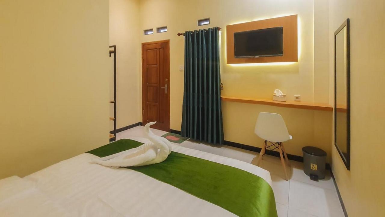 Urbanview Hotel Sakura Kampung Inggris Pare By Reddoorz ภายนอก รูปภาพ