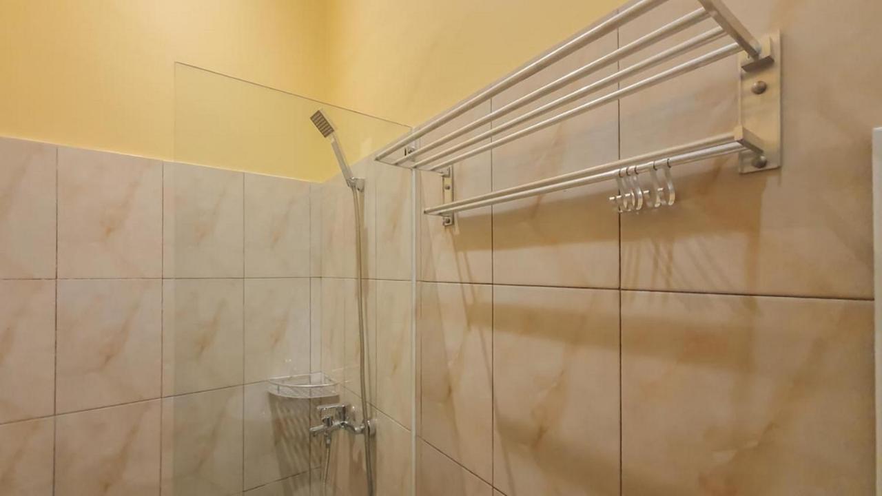 Urbanview Hotel Sakura Kampung Inggris Pare By Reddoorz ภายนอก รูปภาพ