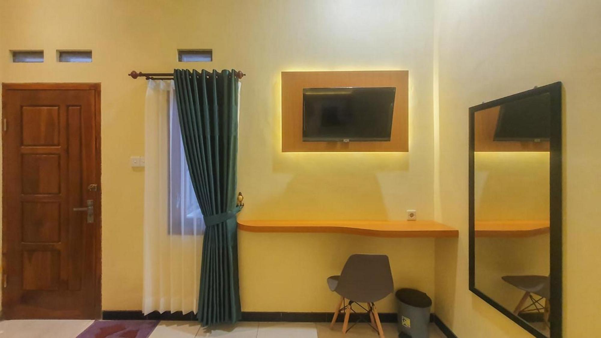 Urbanview Hotel Sakura Kampung Inggris Pare By Reddoorz ภายนอก รูปภาพ